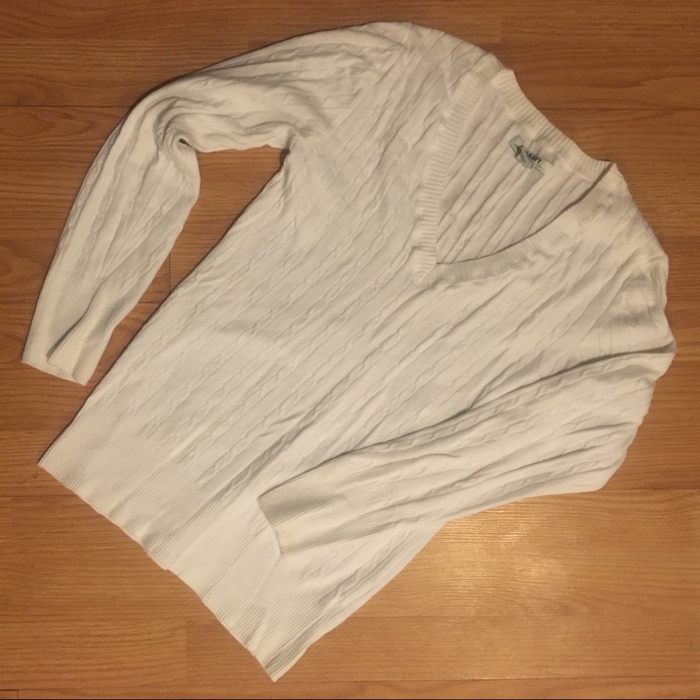 White Vneck old navy pullover sweater